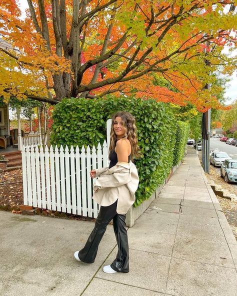 Windy Weather Outfit, Windy Weather, Weather Day, Fall Aesthetic, Outfit Inspo Fall, Fall Fashion Trends, Aesthetic Design, Fall Looks, Parisian Style