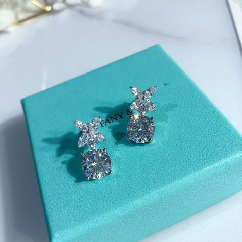 Tiffany And Co Accessories, Expensive Jewelry Luxury Earrings, Earrings Expensive, Tiffany And Co Earrings, Pandora Earrings, Designers Jewelry Collection, Maria Tash, Tiffany Earrings, Expensive Jewelry Luxury