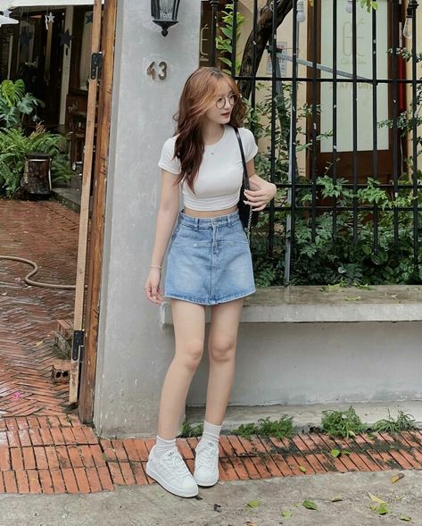 Simple Korean Outfits, Skort Styling, Cute Aesthetic Outfits, Outfit Ideaa, Simple Style Outfits, My Property, Korean Outfit Street Styles, Fashion Top Outfits, Korean Casual Outfits