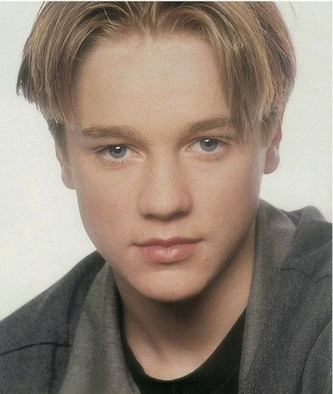 The 25 Most Important Middle Parts In History... I was in love with about 98% of this list. Devon Sawa, 80s Actors, Bowl Haircuts, Bowl Cut, Never Gonna, Middle Parts, 90s Kids, Cute Actors, Toddler Hair