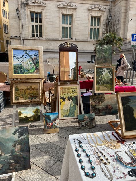 Art Market Aesthetic, Flee Market Aesthetic, Old Market Aesthetic, Fantasy Market Place Aesthetic, Market Place Aesthetic, Flee Markets, Italy Flea Market, Market Aesthetic, Summer Job