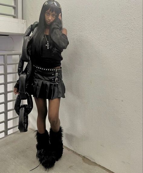 Goth Black Women, Afro Punk Outfits, Fur Boots Outfit, Punk Style Outfits, Overalls Outfit, Birthday Inspo, Punk Outfits, Alt Fashion, Teenager Outfits