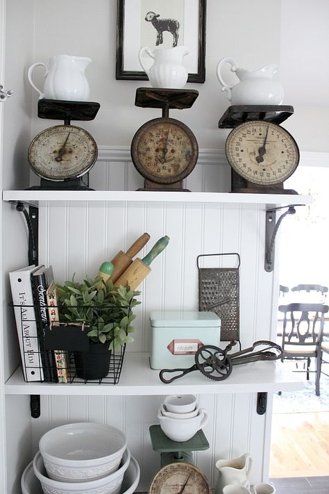 Vintage Scale Decor, Scale Decor, Diy Kitchen Shelves, Christmas Home Decorating, Vintage Scales, Old Scales, Farmhouse Pantry, Kitchen Scales, Decor Christmas Home