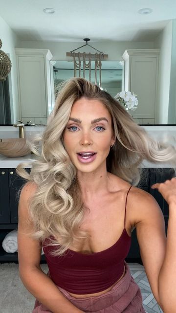 Cara Loren Van Brocklin on Instagram: "Big bouncy curls tutorial 🫶🏻" Big Curls Bridesmaid Hair, Big Bouncy Curls Wedding, Wedding Hair Bouncy Curls, How To Get Big Wavy Curls, Bouncy Wedding Curls, Bouncy Curls Wedding Hair, Big Loose Curls Medium, Large Curls Medium Hair, Large Curls Long Hair