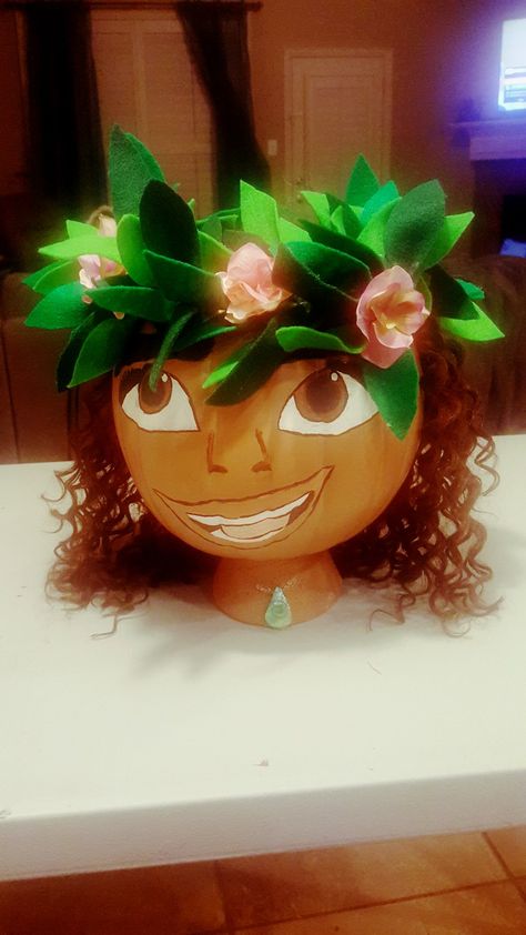 Moana painted pumpkin Moana Pumpkin, Pumpkin Painting Ideas Easy, Book Character Pumpkins, Story Book Pumpkin, Pumkin Decoration, Character Pumpkins, Disney Pumpkin Carving, Pumpkin Decorating Contest, Painting Ideas Easy