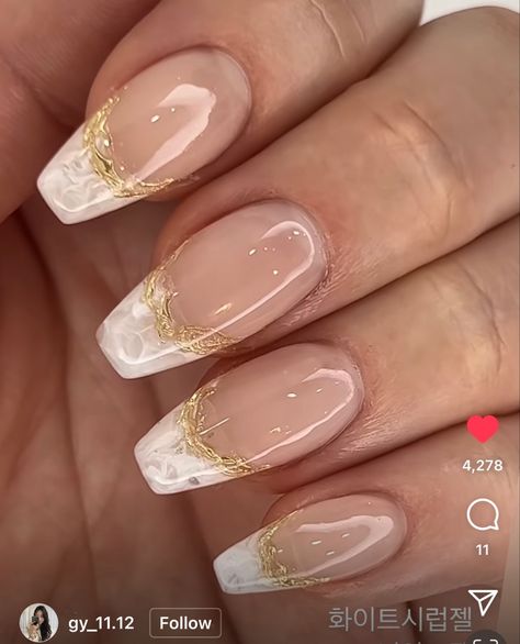 White And Gold French Tip Nails Coffin, French Tips With Gold Accent, White And Gold Nails Coffin, Gold Coffin Acrylic Nails, Beige Gold Nails, Roaring 20s Nails, White And Gold Acrylics, Milky White Nails With Gold, Winter Nails Gold