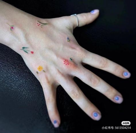 Hand Tattoos Colorful, Colorful Hand Tattoos, Dainty Hand Tattoos For Women, Hand Tattoos For Women, Small Hand Tattoos, Hand Poke, Dream Tattoos, Piercing Tattoo, Creative Tattoos