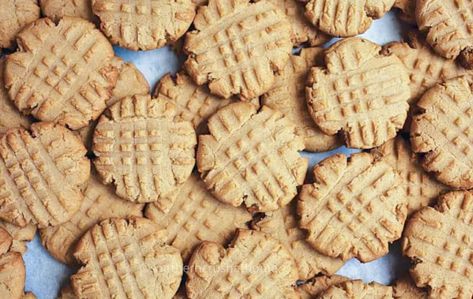 3 Ingredient Homemade Peanut Butter Cookies School Peanut Butter Cookies, School Cookies Recipe, Homemade Peanut Butter Cookies, School Cookies, Classic Peanut Butter Cookies, Best Holiday Cookies, Classic Cookies Recipes, Chewy Peanut Butter Cookies, Cinnamon Cookies