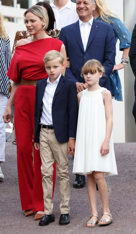 The Prince and Princess of Monaco Attend Monaco Picnic 2024 — Royal Portraits Gallery Princess Of Monaco, Prince Of Monaco, Royal Portraits, Monaco Royal Family, Charlene Of Monaco, Royal Brides, Princess Charlene, Princess Eugenie, Crown Princess Victoria