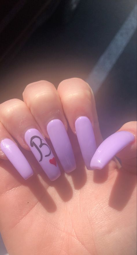 Purple Nails With Initial, Boyfriend Initial Nails, Initial Nails, Pink White Nails, Daily Nails, Natural Nail Art, Purple Acrylic Nails, Nails Purple, Ombre Acrylic Nails