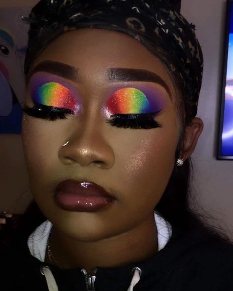 Easy Cut Crease Eyeshadow, Colourful Eyeshadow Looks, Rainbow Makeup Looks, Colorful Eye Makeup Tutorial, Colourful Eyeshadow, Sparkle Eye Makeup, African Makeup, Rainbow Eye Makeup, Everyday Eyeshadow