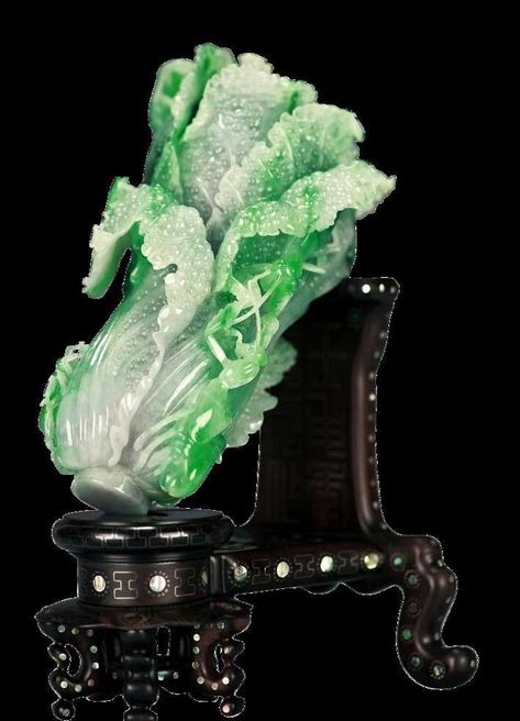 Carved Jade Chinese Arts And Crafts, Craft Museum, Jade Dragon, Gemstone Art, Chinese Jade, Carved Jade, Acupuncture Points, Clock Art, Eastern Art