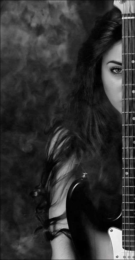 Guitarist Photography, Guitar Portrait, Music Photoshoot, Musician Portraits, Musician Photography, Black And White People, Guitar Photos, Guitar Photography, Tumblr Photography