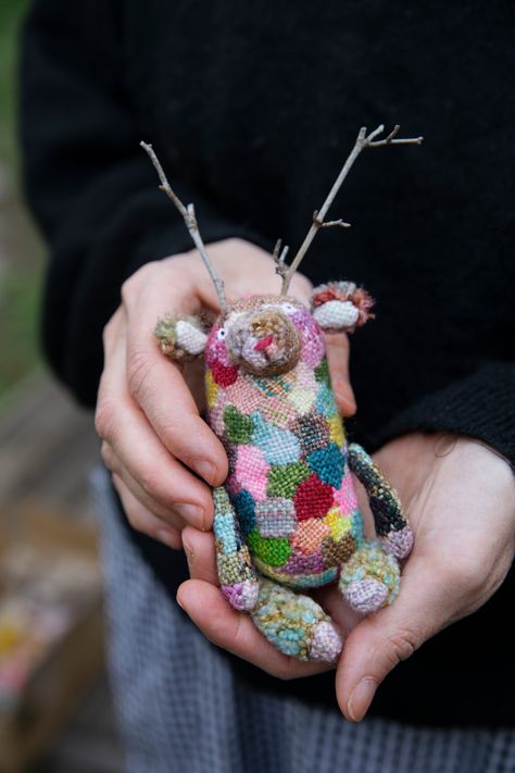 A flock of sheep that fit in the palm of your hand, a tiger smaller than a teacup and a miniature kangaroo and her even tinier baby — all conjured up in a characterful patchwork of yarn scraps. Tiny Friends: A Guide to Mosaic Embroidery is a book on making colourful toys using mosaic embroidery, a technique developed by the Japanese artist Tomomi Mimura. In this book, she introduces the reader to 13 animal characters. Through detailed photography, illustrations and step-by-step instructions, Tom Embroidered Toys, Textile Animals, Petit Point Embroidery, Embroidered Doll, Mosaic Embroidery, Yarn Scraps, Flock Of Sheep, Knitting Art, Miniature Knitting