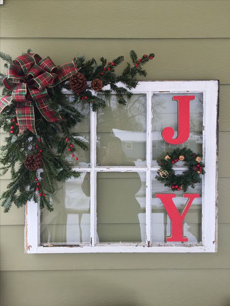 Old Window Xmas Decor, Christmas Decor Old Windows, Old Window Fall Ideas, 6 Pane Window Ideas Diy, Old Windows Decorated For Christmas, Old Window Projects Christmas, Old Window Christmas Ideas, Old Windows Repurposed, Branch Ideas