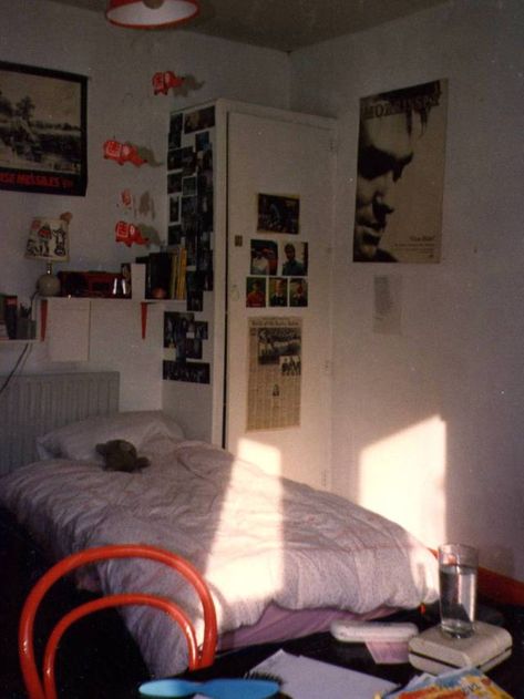 Student Bedroom, 80s Bedroom, Old Photos, Bedroom, Bed, Furniture, Home Decor, Home Décor