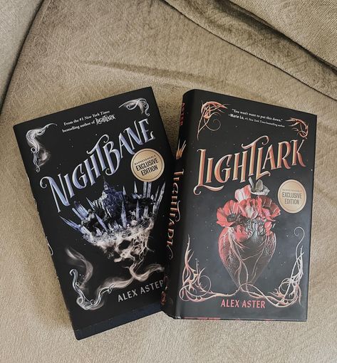 lightlark // alex aster 💫🧚🗡️❤️‍🔥👑✨🌹 I realized recently that i’ve never posted a review of this series! 🙈 if you are looking to get into fantasy, I think this is a great series to start with! the world building is very easy to follow, the characters are loveable + it is paced so well! 🫶🏼 I found myself engrossed in the adventure these characters go on! also, the plots twists in this got me REAL good 😅 the 3rd book comes out in November + I can’t wait to read it 🙌🏼 do you read fantasy b... Books Fantasy Series, Christmas Books To Read, Books Series To Read, Lightlark Book, Book Series To Read, Books Wishlist, Book Content, Books To Read Nonfiction, Fantasy Book Series