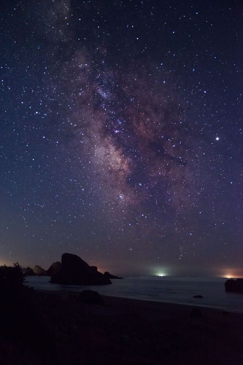 Beach And Stars At Night, Beach Night Photography, Beach Stargazing, Moon Board, Milky Way Photography, Creek Bridge, Galaxy Core, Oregon Beaches, Beach At Night