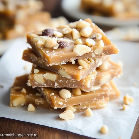 Easy Macadamia Nut English Toffee Best recipes on 24-25 Macadamia Nut Brittle, Macadamia Nut Desserts, Macadamia Brittle, Macadamia Nut Recipes, Nut Brittle, Peach Pound Cakes, Brittle Recipes, Easy Carrot Cake, Toffee Recipe