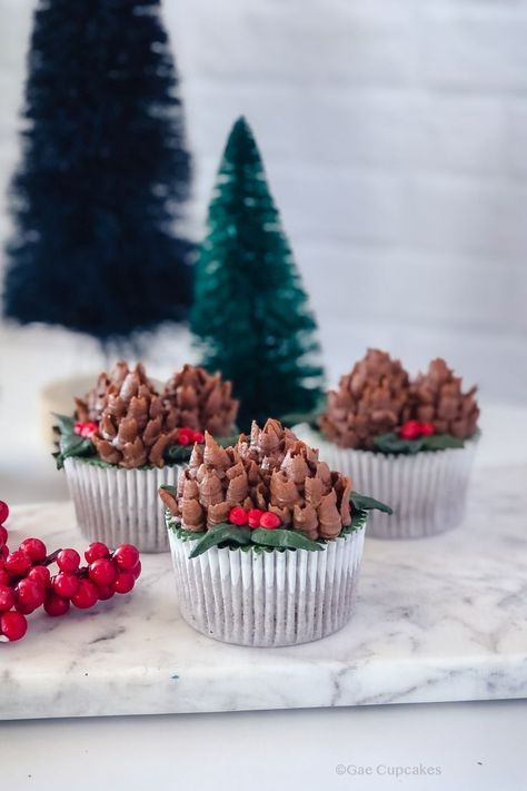 Three chocolate cupcakes with buttercream pine cones on top with trees and berries in the background. Luxury Cupcakes, Christmas Pine Cones, Holiday Cupcakes, Holiday Box, Holiday Dessert, Holiday Desserts, A Holiday, Poinsettia, Never Forget