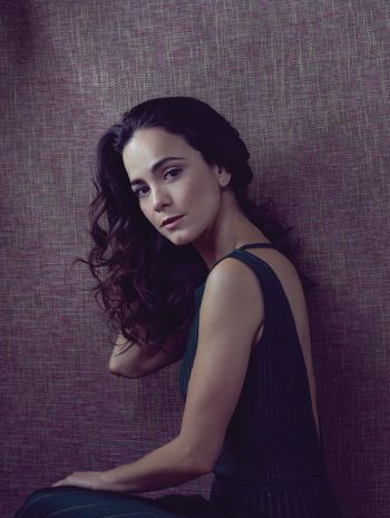 ‘Queen of the South’ Rules Summer TV Alice Braga Queen Of The South, Teresa Mendoza, Alice Braga, Queen Of South, Queen Of The South, The New Mutants, Brendan Fraser, Celeb Crush, International Film Festival