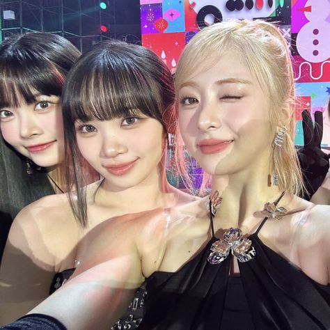 Chaewon And Yunjin Le Sserafim, Yunjin Chaewon Sakura, Yunjin Chaewon Eunchae, Eunchae Chaewon Yunjin, Chaewon And Yunjin, Yunjin Icon, Le Sserafim Eunchae, Charli D'amelio Rare, Bts Fans