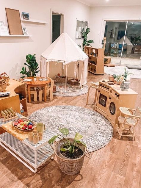 Montessori Cubby Ideas, Three Bed Bedroom Ideas, Boho Natural Dining Room, Montessori Childcare Room, 12 Month Old Playroom, Open Ended Dramatic Play, Montessori Toddler Rooms Classroom, Kindergarten Classrooms Interiors, Wooden Playroom Ideas