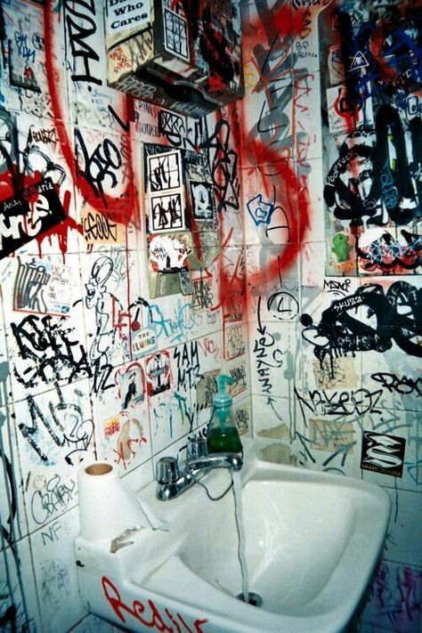 Punk Room, Punk Art, Foto Art, Street Art Graffiti, Grunge Aesthetic, Graffiti Art, Urban Art, Punk Rock, The Wall