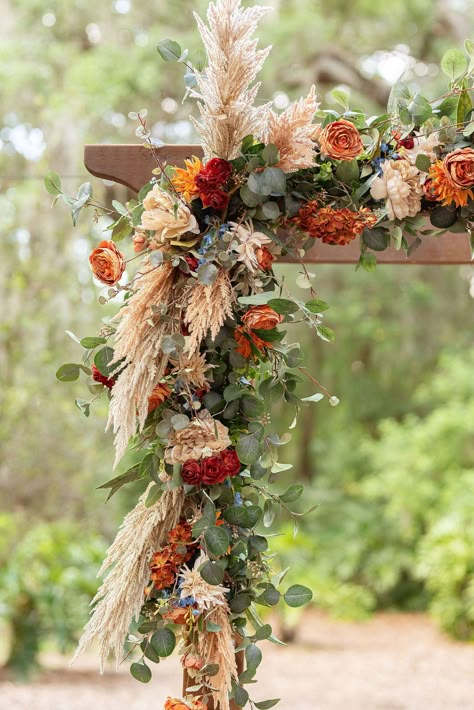 Fall Wedding Arch Swag, Fall Wedding Swag, Fall Wedding Backdrops Altars, November Outside Wedding, Outdoor Alter Decor, Fall Boho Wedding Aisle Decor, Fall Altar Decorations, Fall Wedding Trellis Ideas, Fall Wedding Arch Ideas Outdoor Ceremony