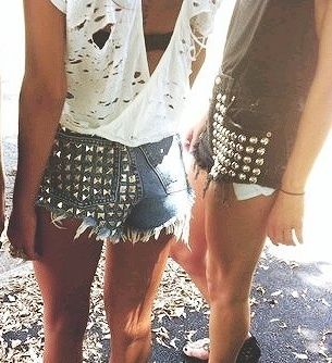 Studded Shorts, Studded Denim, Kesha, Denim Diy, Tumblr Fashion, Stockholm Fashion, Victoria Secrets, Denim Cutoffs, Short En Jean