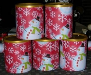 uses for empty formula cans | for thrifty gifts this christmas i decided to make cocoa for several ... Reuse Formula Containers, Formula Can Crafts, Baby Formula Containers, Canister Crafts, Baby Formula Cans, Formula Containers, Baby Jars, Baby Food Containers, Recycle Cans