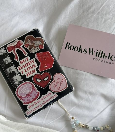 Kindle Case Ideas, Kindle Case Aesthetic, Kindle Aesthetic Case, Kindle Decor, Kindle Girlie, Kindle Aesthetic, Kindle Cases, Aesthetic Case, Kindle Paperwhite Case