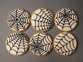 IMG 3345 Spiderweb Cookies, Spider Web Cookies, Halloween Sugar Cookies Decorated, Dessert Halloween, Postres Halloween, Cookies Halloween, Halloween Cookies Decorated, Halloween Sugar Cookies, Decorated Cookies Tutorial