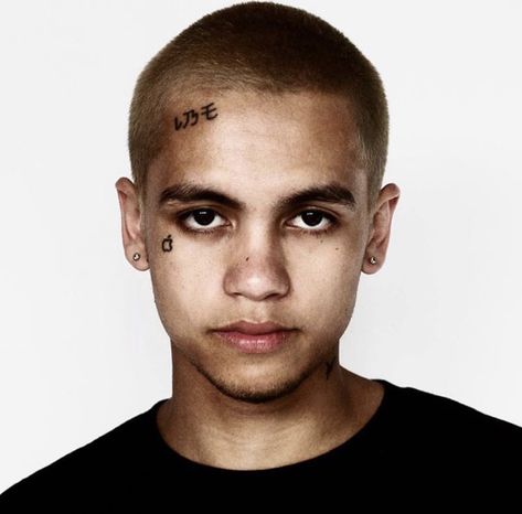 Dominic Fike Hairstyle, Dominic Fike Buzzcut, Dominic Fike Blonde Hair, Dominic Fike Side Profile, Dominic Fike Face Tattoos, Male Hairstyles, Rap Music Hip Hop, Close Up Faces, Bad Haircut