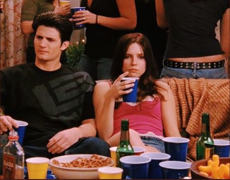 Nathan Scott and Brooke Davis Brooke Davis And Nathan Scott, Lucas Scott Quotes, Brooke And Nathan, 2000s Celebs, One Tree Hill Outfits, 1960 House, Booked And Busy, Iconic Tv Shows, Joy Lenz