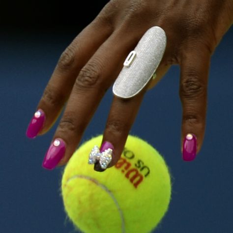 Venus and Serena Hit the US Open Court With Bold Beauty Looks Serena And Venus Williams, Serena Williams Tennis, Venus And Serena Williams, Williams Tennis, Tennis Life, Andy Murray, Venus Williams, Popular Nail Designs, Tennis Fashion