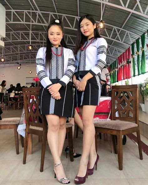 827 Likes, 2 Comments - Life in the NorthEast India (@life_in_the_northeast_india) on Instagram: “Beautiful Mizo ladies in their attire.   . . . . 👉 like / follow @life_in_the_northeast_india . .…” India Traditional Dress, Rare Marilyn Monroe, Couple Pics For Dp, Northeast India, Traditional Attire, People Of The World, Traditional Dress, North East, Cute Couple Pictures