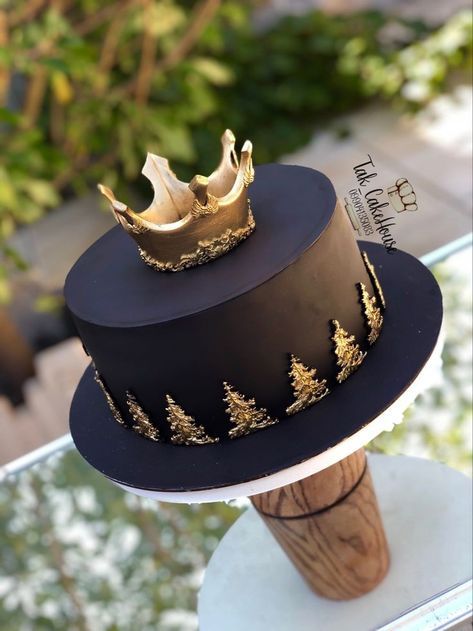 Luxurious Cake Design, Designer Cake For Men, Simple Cakes For Men Birthdays, Cake Decorating Man, Men’s Cake Design, King Theme Cake For Man, King Birthday Cake For Men, Birthday Cake For Men Unique, Cake Birthday For Men