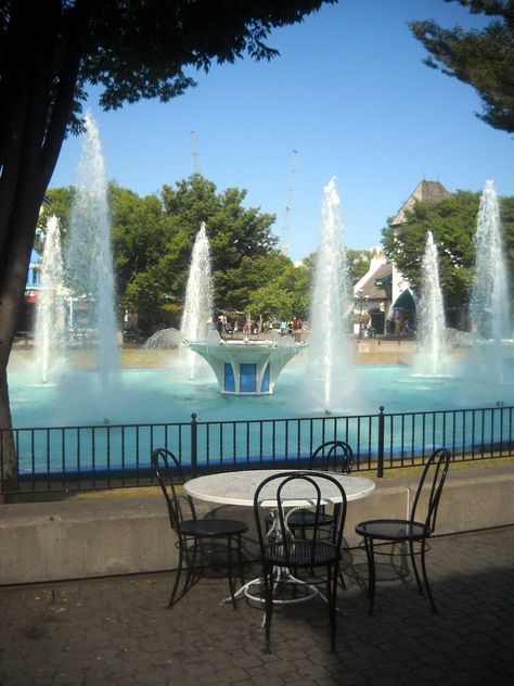 Kings Island, Ohio #KingsIsland #Fountain #Ohio Kings Island Ohio, Kings Island Amusement Park, Cincinnati Restaurants, Magical Village, Newport Aquarium, Island Aesthetic, Kings Island, Lovely Places, Roller Coasters