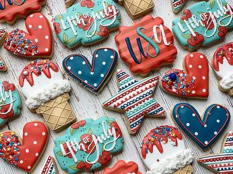 Have a safe and happy 4th of July! 💙❤️⭐️ #caceyscakery #sugarcookies #decoratedcookies #edibleart #cookieart #cookiesofinstagram… Memorial Day Sugar Cookies, Memorial Day Cookies, Cookies 4th Of July, Patriotic Sugar Cookies, Sugar Cookie Decorations, Fourth Of July Cookies, Royal Icing Ideas, Random Holidays, 4th Of July Cookies