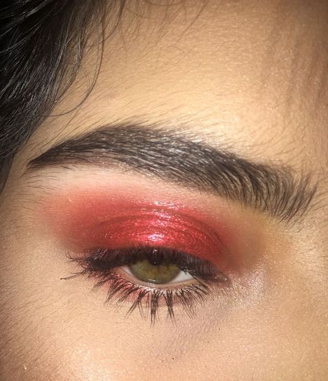 pin: paytonbrous Eye Practice, Painted Masks, Tweezing Eyebrows, Make Up Inspiration, Red Eyeshadow, Smoky Eyes, Grunge Look, Grunge Makeup, 90s Grunge