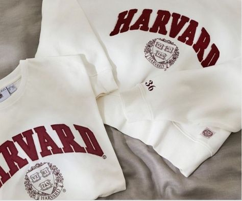 Harvard Aesthetic Outfit, Harvard Tshirt Outfit Aesthetic, University Merchandise Design, Harvard University Campus, Harvard Sweater, Harvard Sweatshirt, University Of Redlands, New Look Clothes, University Inspiration