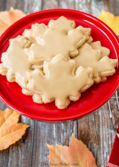 Glazed Maple Shortbread Cookies Maple Shortbread Cookies, Maple Shortbread, Maple Leaf Cookies, Maple Cookies, Maple Recipes, Christmas Cookie Recipes Holiday, Chocolate Shortbread Cookies, Pumpkin Cookie, Turkey Pumpkin