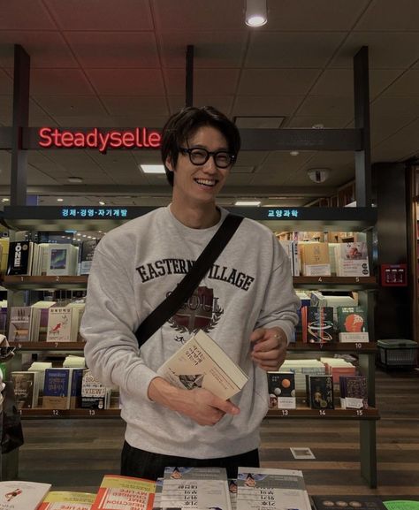 Book Worm Aesthetic, Worm Aesthetic, Korean Instagram, The Beautiful And Damned, Nerdy Guys, Kpop Fashion Men, Nerdy Outfits, College Guys, Guy Fits