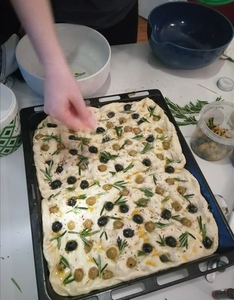 Homemade Cooking Aesthetic, Foccacia Bread Aesthetic, Foccacia Aesthetic, Bread Baking Aesthetic, Baking Bread Aesthetic, Bread Making Aesthetic, Cooking Aesthetic, Bread Aesthetic, Foccacia Bread