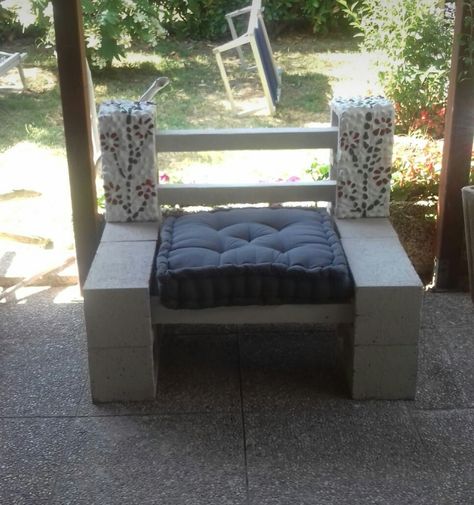 Cinder Blocks Diy Projects, Cinder Block Garden Ideas, Cinder Blocks Diy, Cinder Block Furniture, Build Outdoor Furniture, Cinder Block Bench, Block Bench, Cinder Block Garden, Diy Backyard Patio