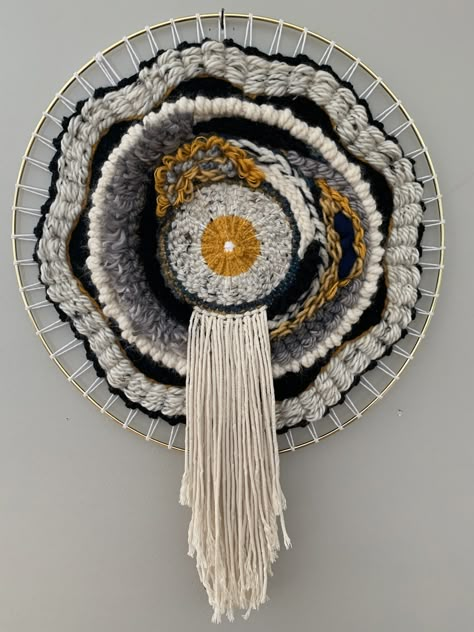 Circular Weave Wall Hanging, Diy Wall Hanging Yarn, Yarn Art Projects, Circular Weaving, Weaving Loom Diy, Yarn Hanging, Fiber Art Projects, Weaving Wall Hanging, Textiles Artwork