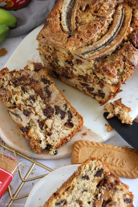 Biscoff Banana Bread! Biscoff Banana Cake, Biscoff Loaf Cake, Biscoff Banana Bread, Biscoff Banana Pudding, Biscoff Bread, Valentine Baking Recipes, Banana Biscoff, Jane Patisserie, Biscoff Desserts