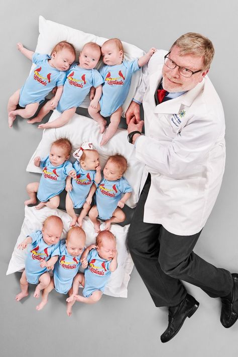 Doctor With His Own Multiples Delivers 3 Sets of Triplets in 6 Weeks Triplets Babies Newborns, Newborn Triplets, Twin Baby Photos, Multiple Births, Sibling Photo Shoots, Multiples Baby, Twin Baby Boys, Baby Boy Hairstyles, Toddler Boy Room Decor