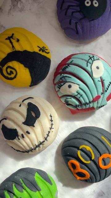 Halloween Conchas Pan Dulce, Cute Conchas, Halloween Conchas, Conchas Pan, Nightmare Before Christmas Desserts, Mexican Treats Desserts, Conchas Recipe, Mexican Treats, Mexican Sweet Breads